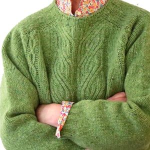 Vintage - Handknit v-neck sweater